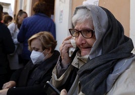 Teresa Pólit, a las puertas de las dependencias municipales de Catarroja.