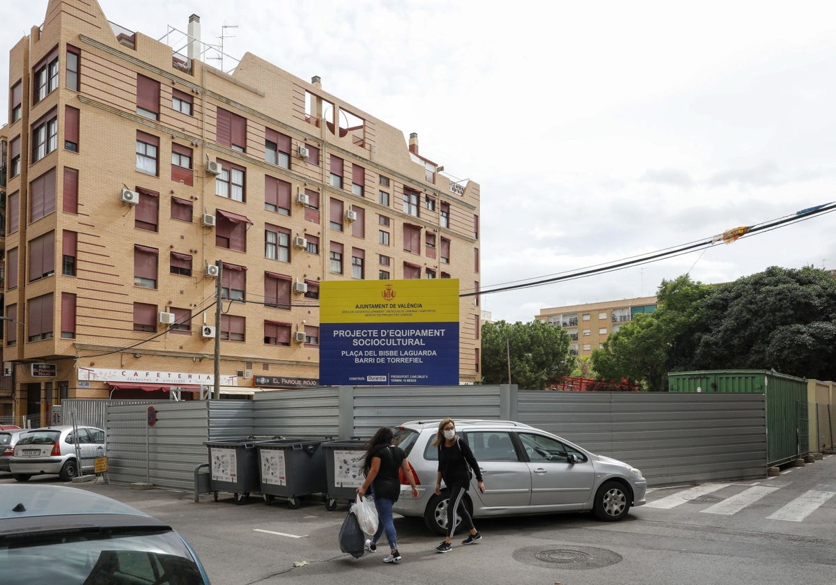 Construcción del centro sociocultural que se reactiva en Torrefiel.