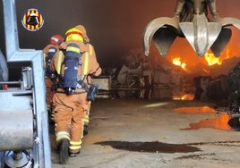 Incendio en una empresa de chatarra.