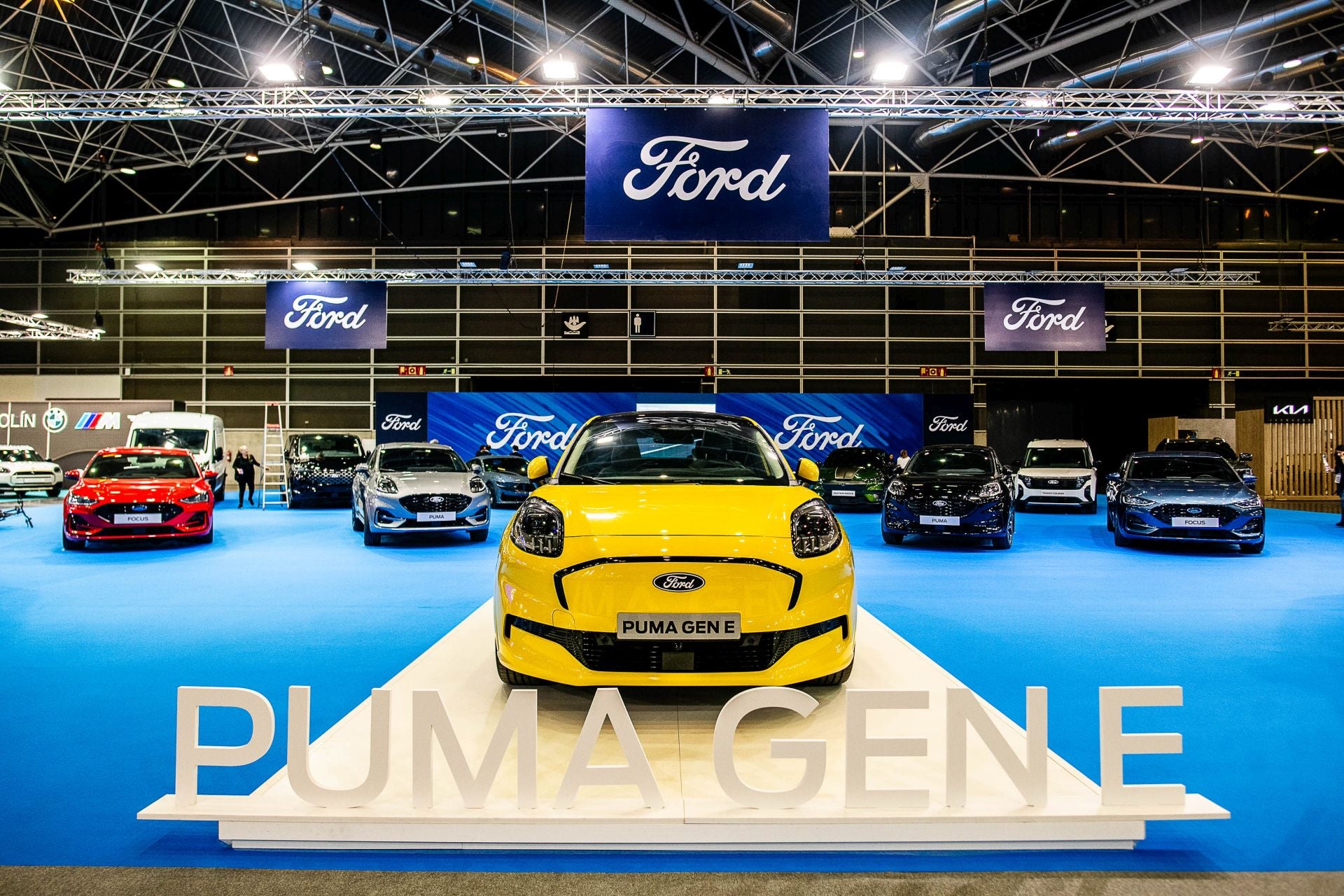 Miles de personas acuden a la feria del automóvil, celebrada en Feria Valencia