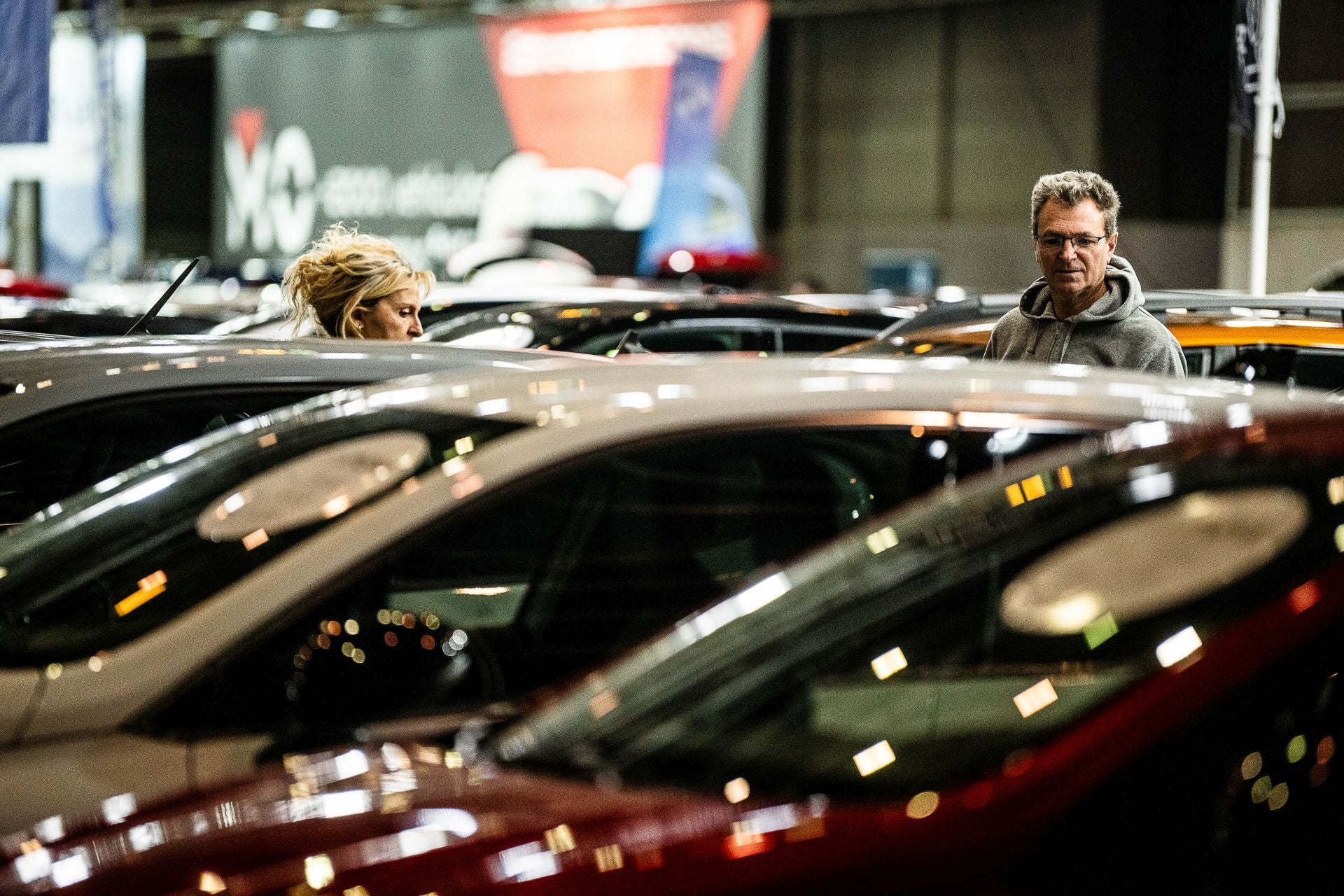 Miles de personas acuden a la feria del automóvil, celebrada en Feria Valencia