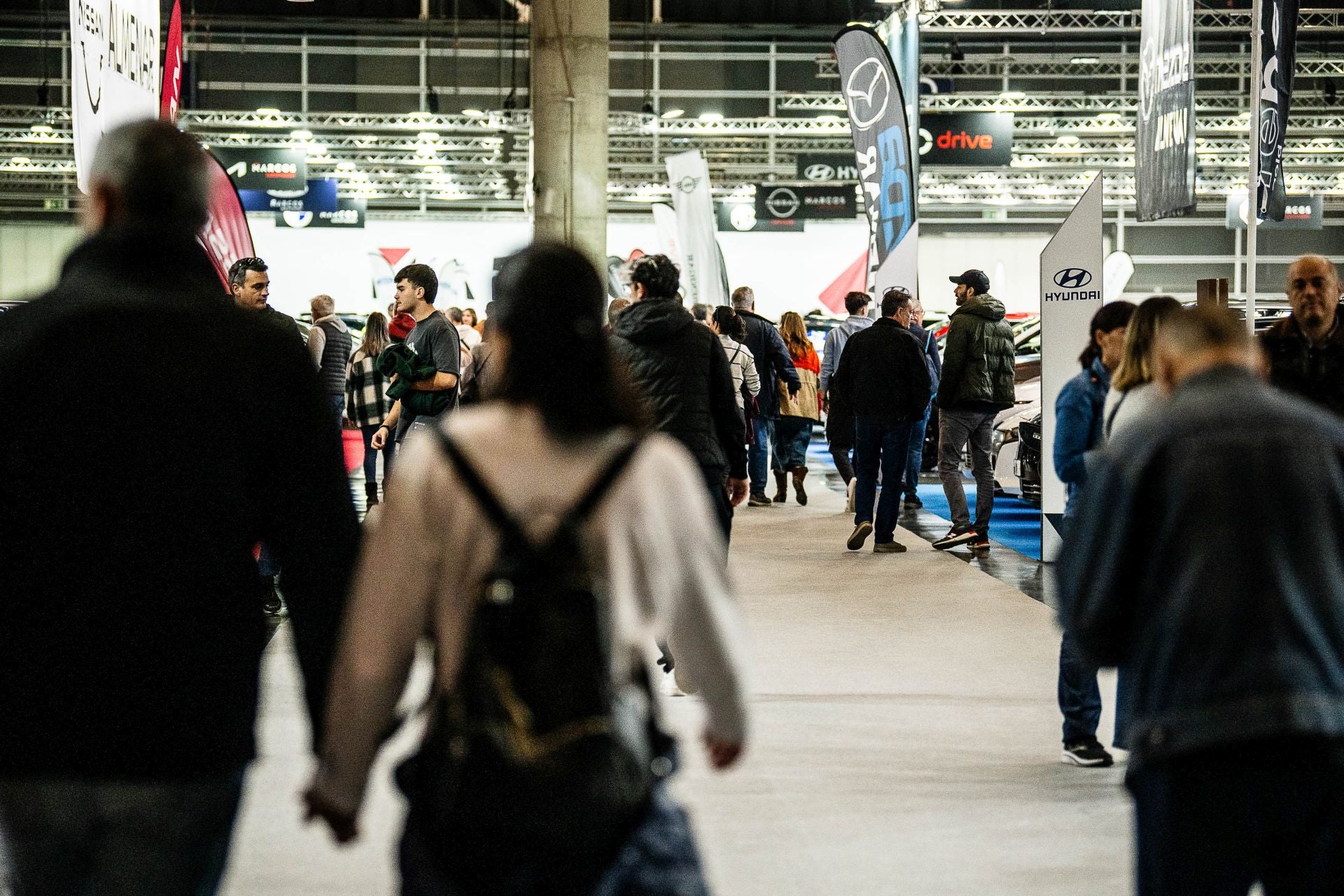 Miles de personas acuden a la feria del automóvil, celebrada en Feria Valencia