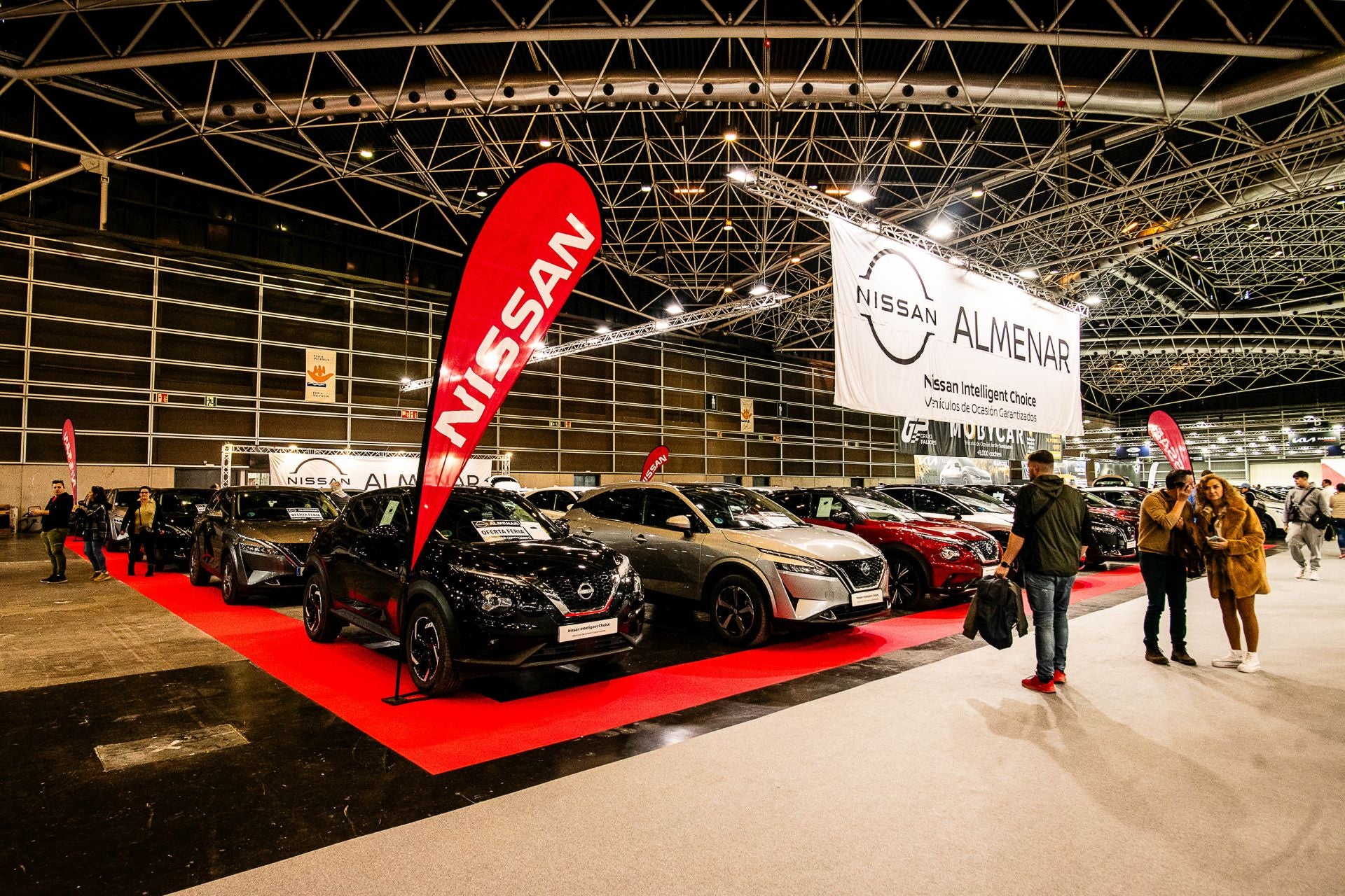 Miles de personas acuden a la feria del automóvil, celebrada en Feria Valencia