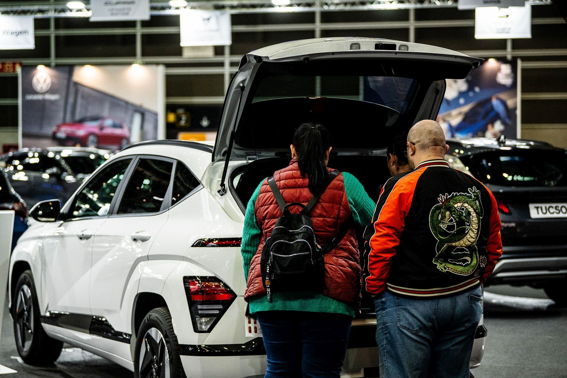 Miles de personas acuden a la feria del automóvil, celebrada en Feria Valencia