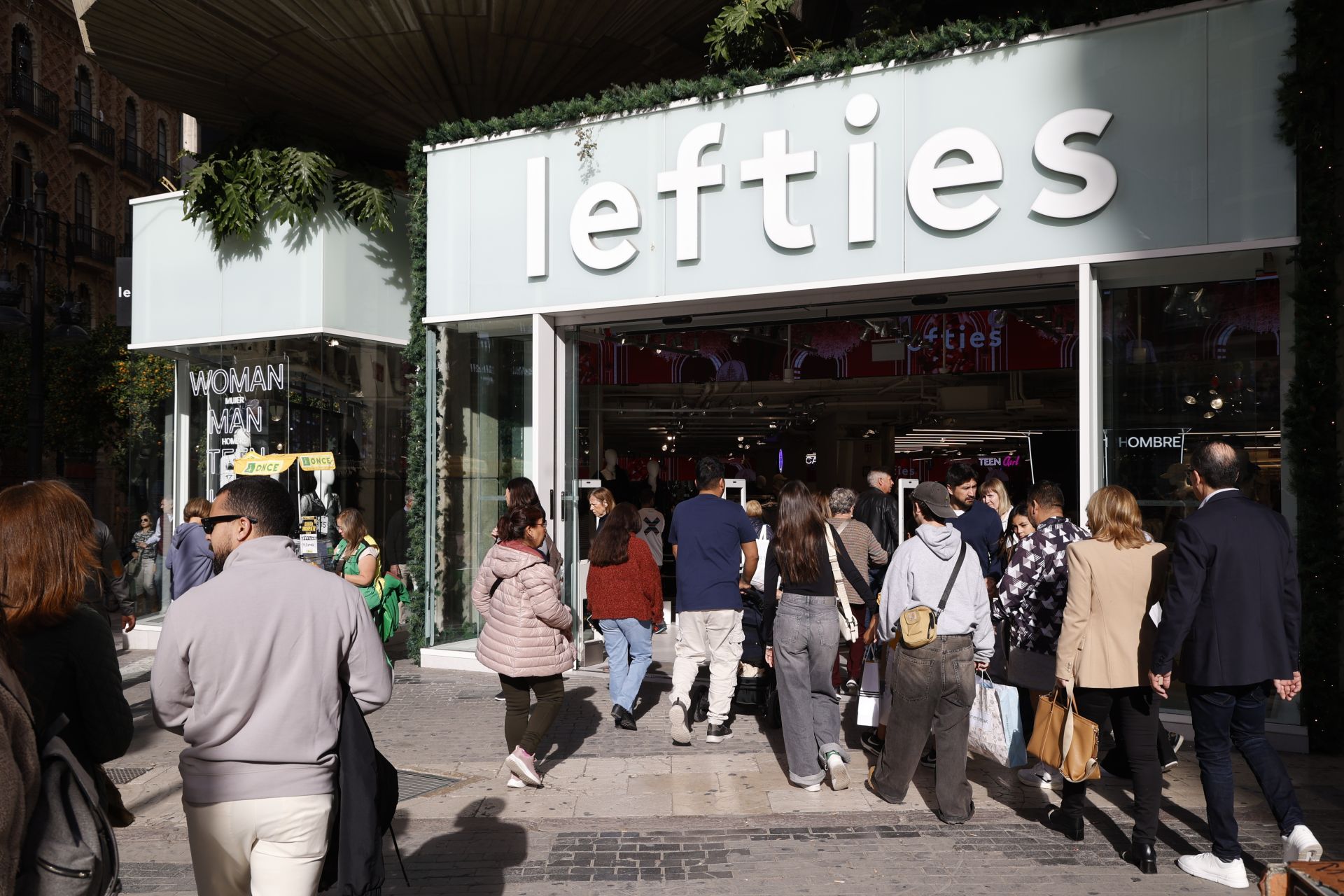 Un viernes festivo de compras por Valencia