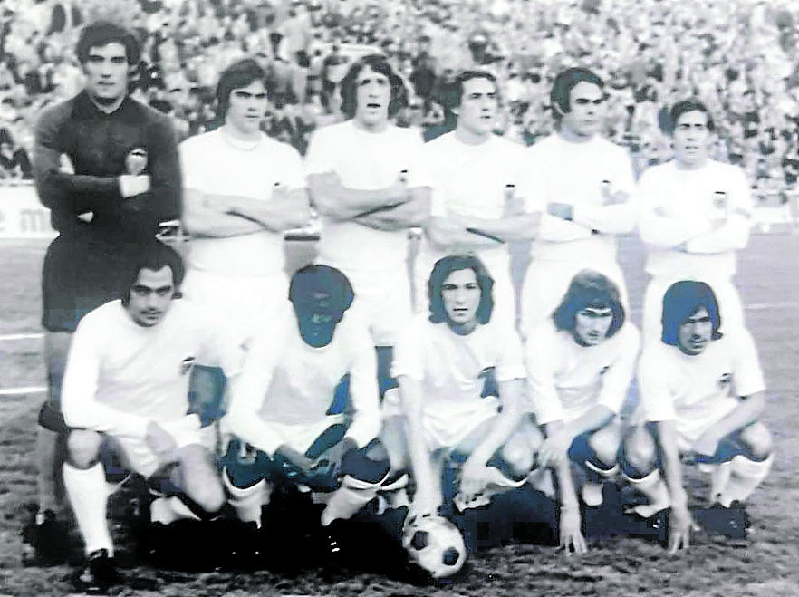 Alineación del Valencia CF que batió al Betis por 3-1 en el partido disputado en Mestalla el 29 de diciembre de 1974. De pie: Balaguer, Cerveró, Sol, Jesús Martínez, Antón, y Claramunt. Agachados: Quino, Keita, Tirapu, Jara, y Valdez.