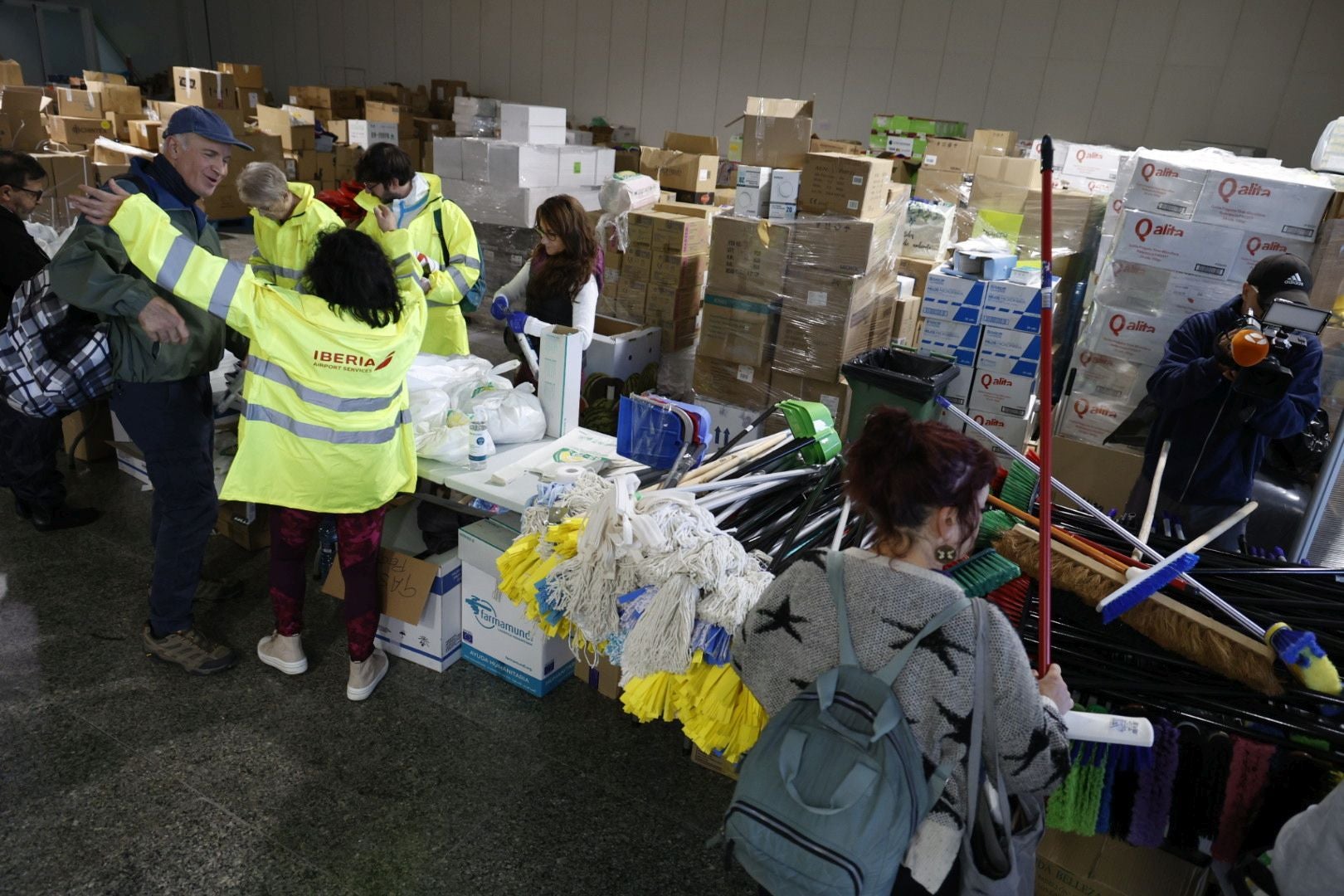 El voluntariado organizado se desinfla en la Ciudad de las Artes más de un mes después de la tragedia