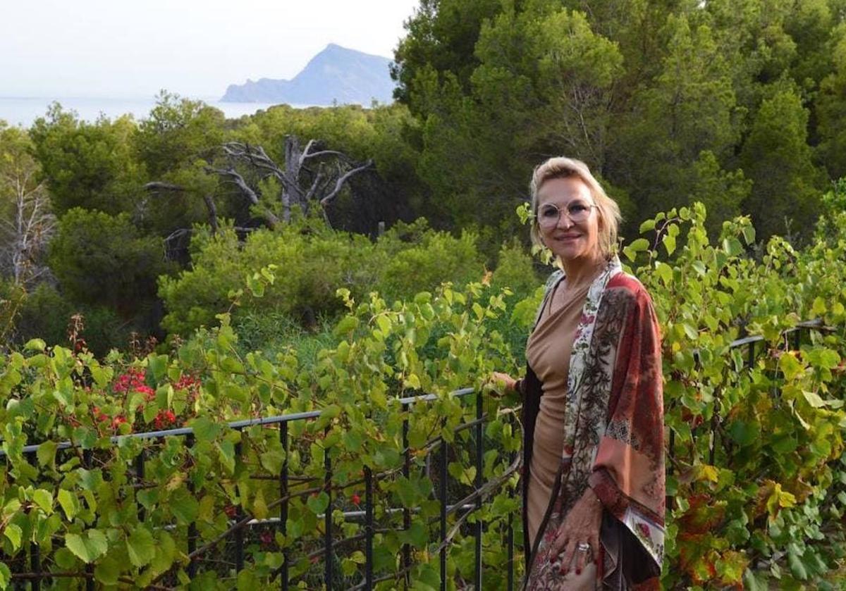 Belén Arias, en su casa de Altea.