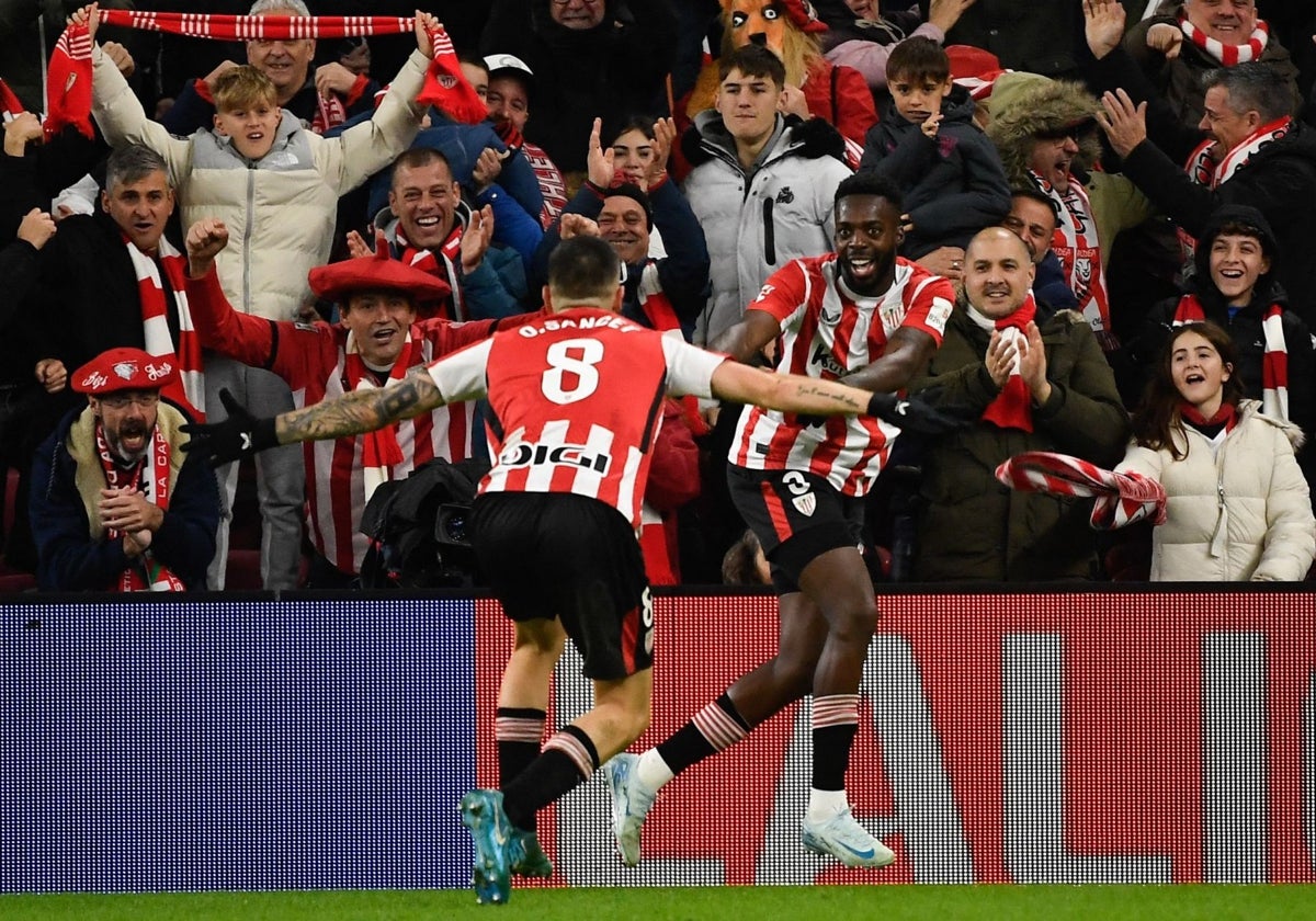 Iñaki Williams celebra su gol con Sancet.