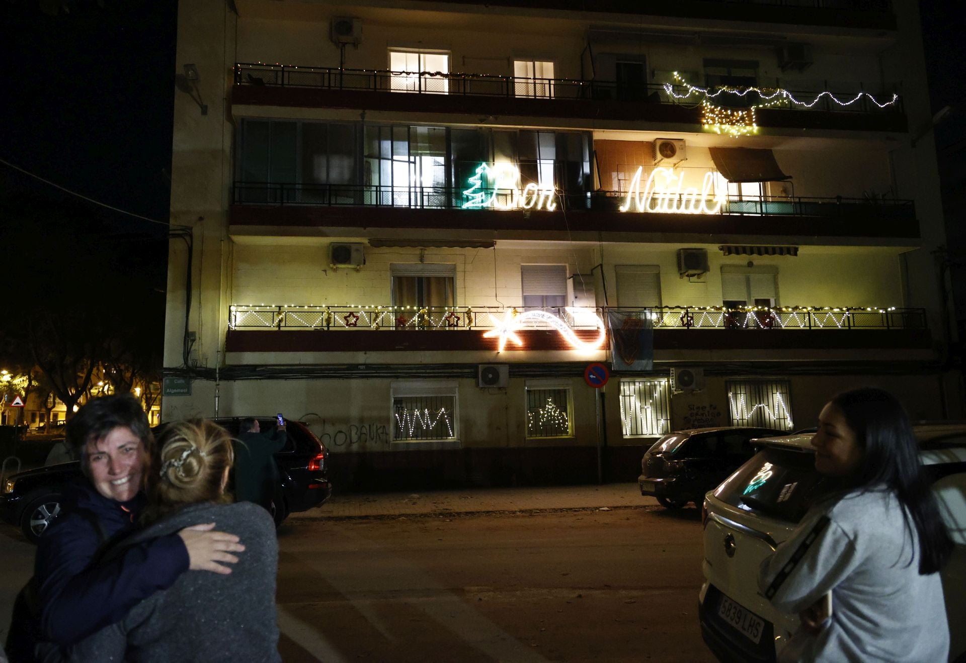 La DANA no puede con la Navidad: encendido de luces en el barrio Orba de Alfafar