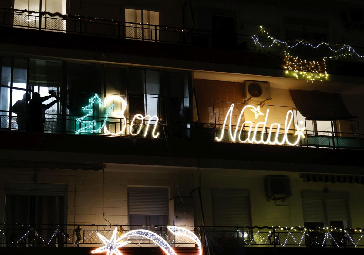 La DANA no puede con la Navidad: encendido de luces en el barrio Orba de Alfafar