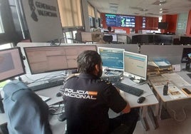 Vista de la sala del centro de coordinación de emergencias en L'Eliana.