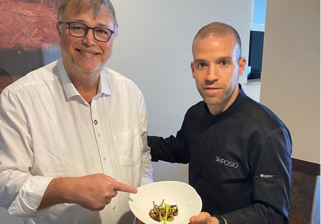 Frank Fol, a la izquierda, junto a Roger Julián, chef de Simposio.