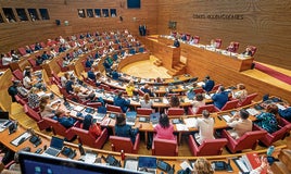 Vista panorámica de una sesión plenaria de Les Corts.