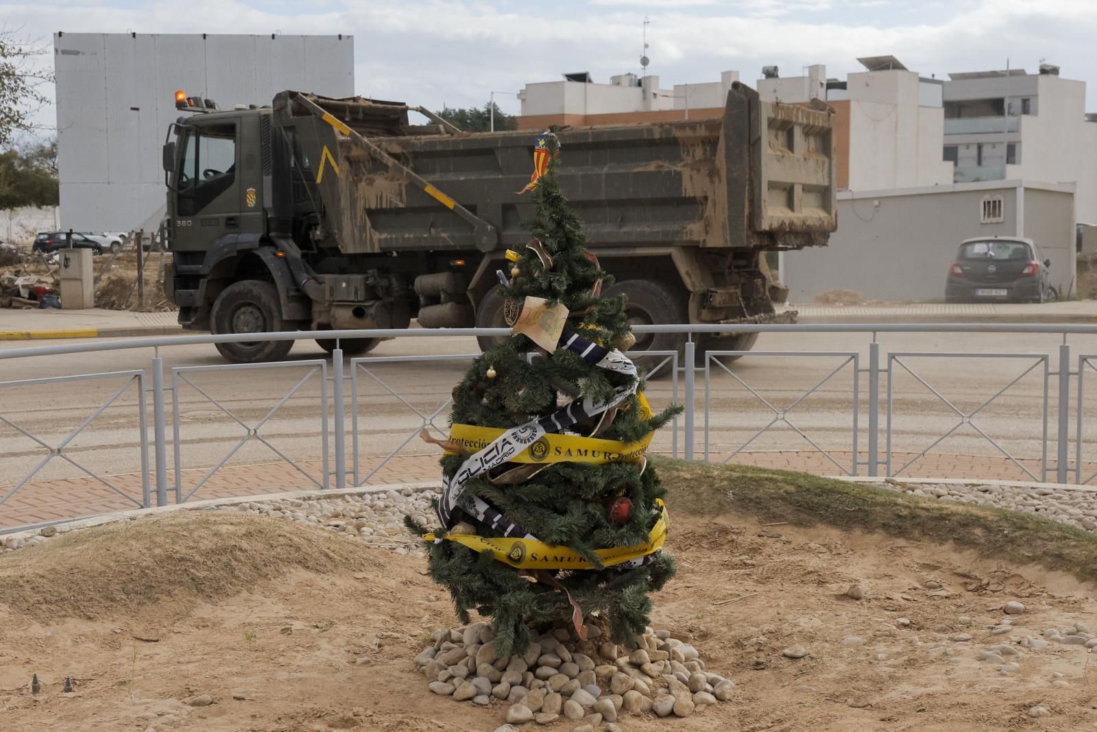 FOTOS | Un símbolo al que agarrarse en Paiporta