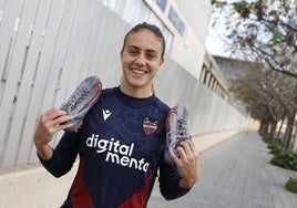 Estela, antes de un entrenamiento reciente en el polideportivo de Nazaret.