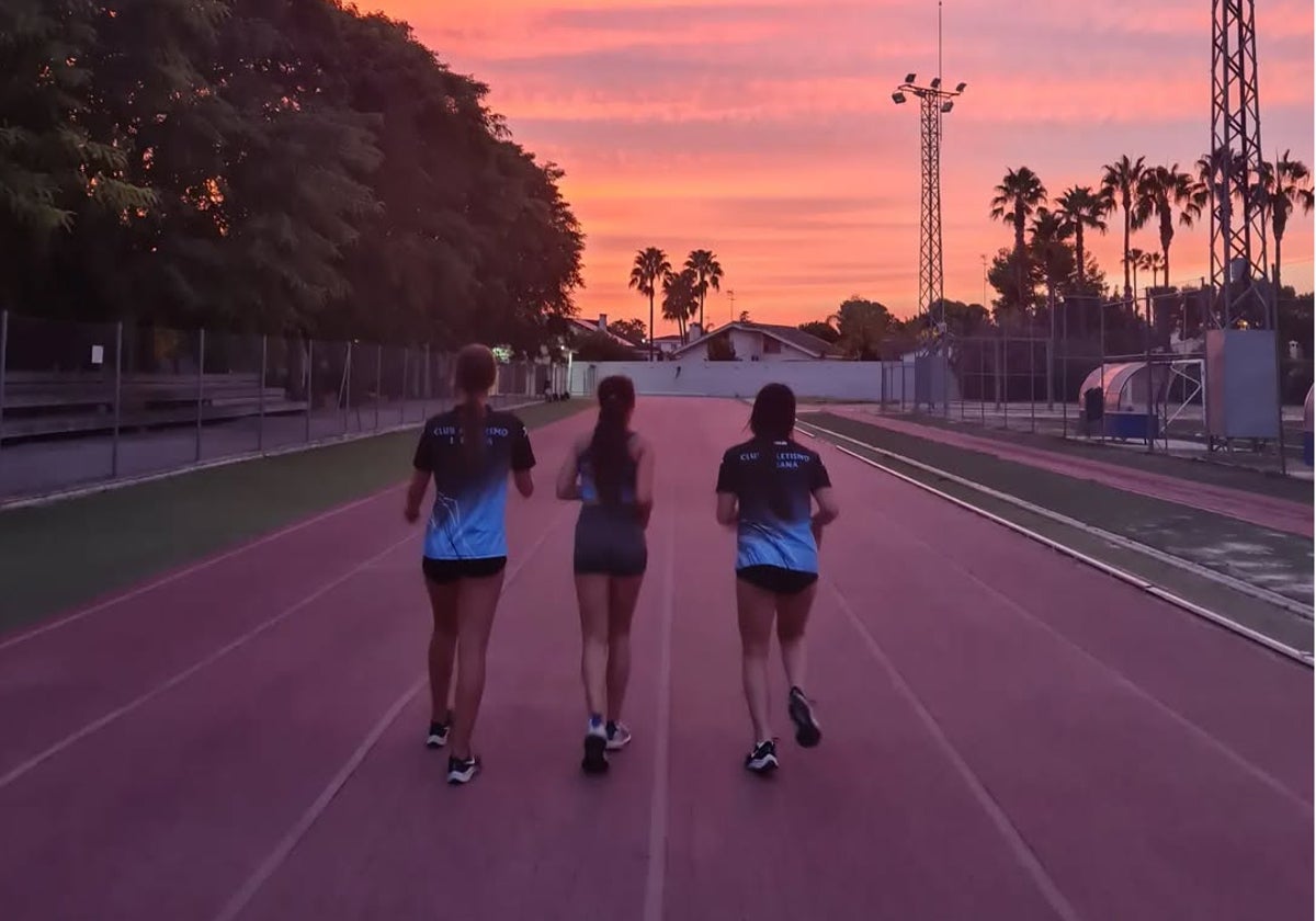 Atletas femeninas del Club de Atletismo L'Eliana preparando la temporada