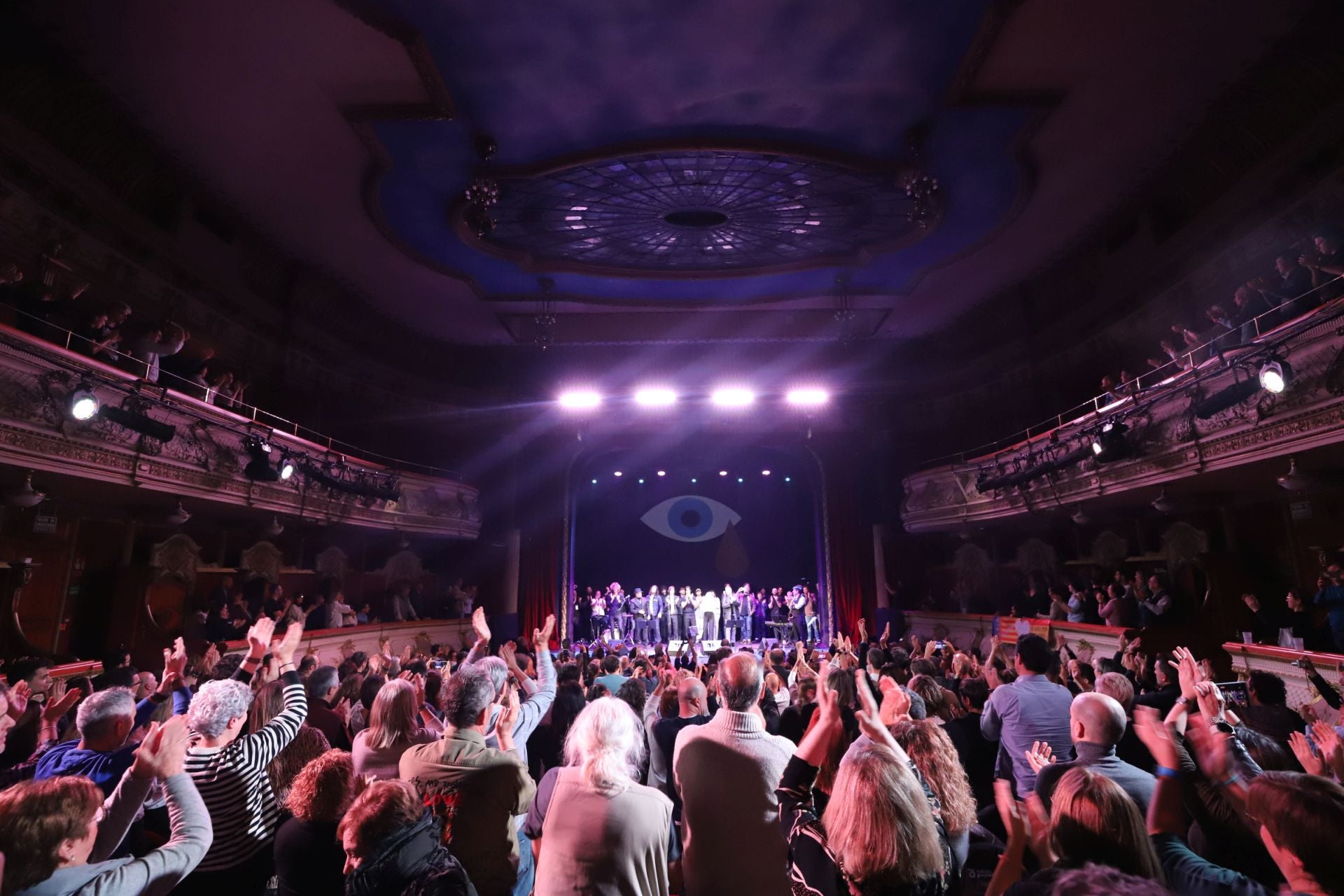 FOTOS | Valencia se vuelca en el concierto solidario por la dana