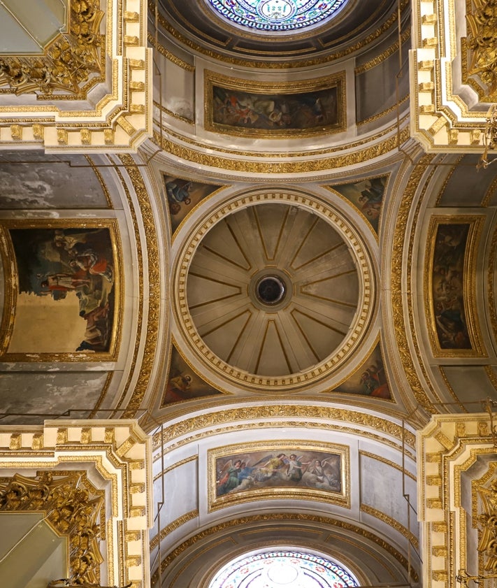 Imagen secundaria 2 - El edificio de Valencia con más cerámica de Nolla