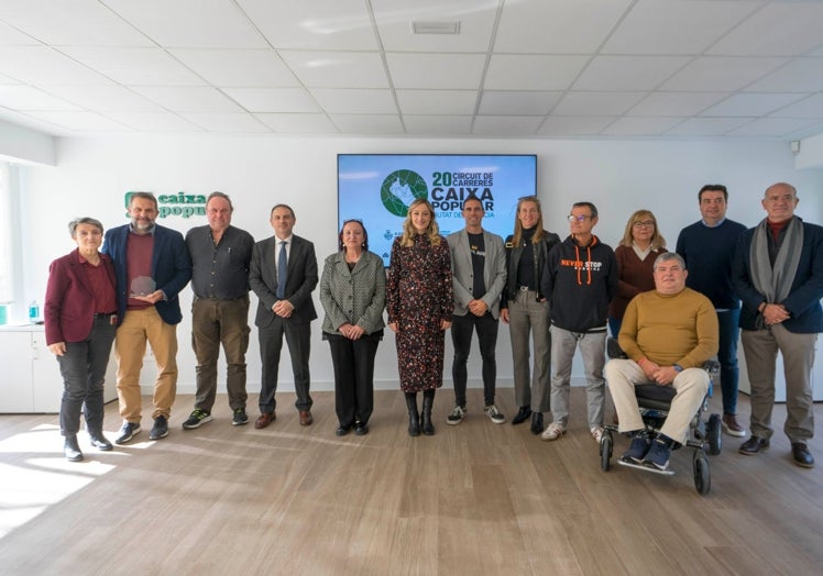 Autoridades y organizadores de las carreras que forman el cirucito.
