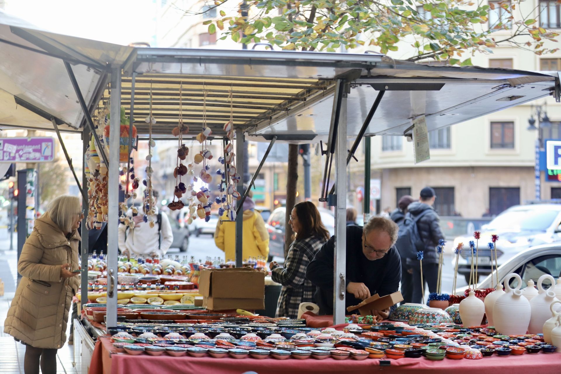 Mercadillo navideño en la avenida del Oeste