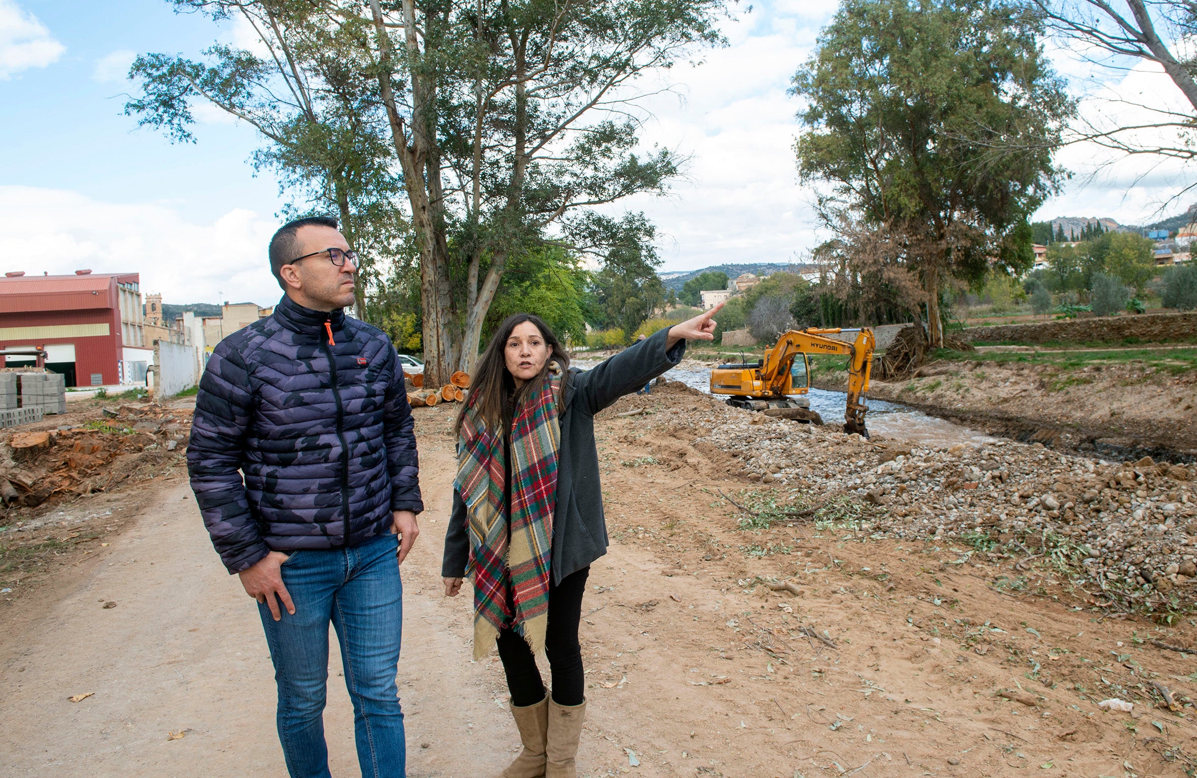 Vicent Mompó, con la alcaldesa de Calles.