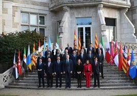 Foto de familia en el Palacio de la Magdalena.