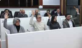 Momento de la votación de los grupos de la oposición de Ontinyent.