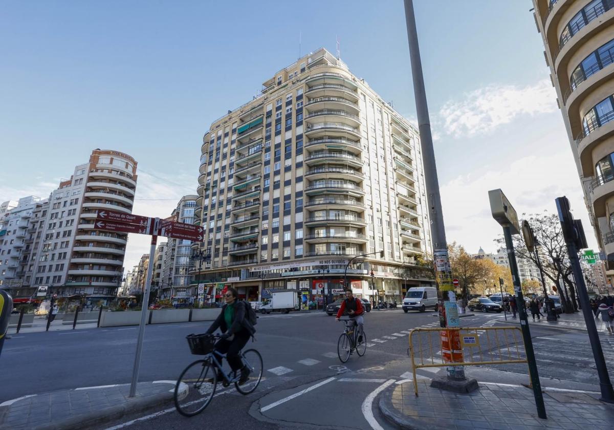 La ciudad de Valencia, con cielo soleado este viernes.