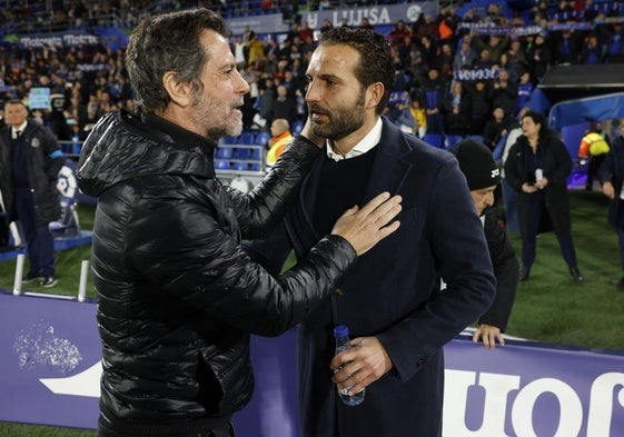 Quique Sánchez Flores y Rubén Baraja, en los prolegómenos de un Getafe-Valencia de 2023.