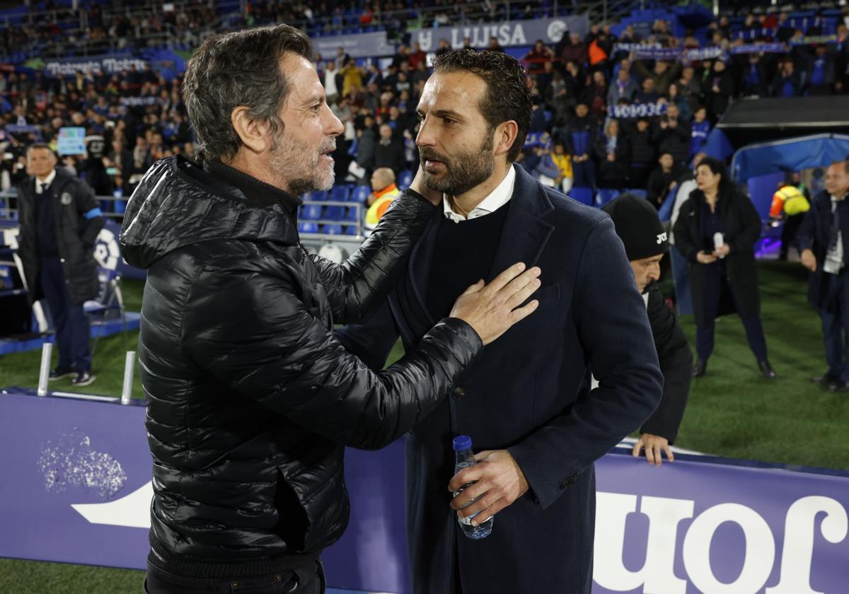 Quique Sánchez Flores y Rubén Baraja, en los prolegómenos de un Getafe-Valencia de 2023.