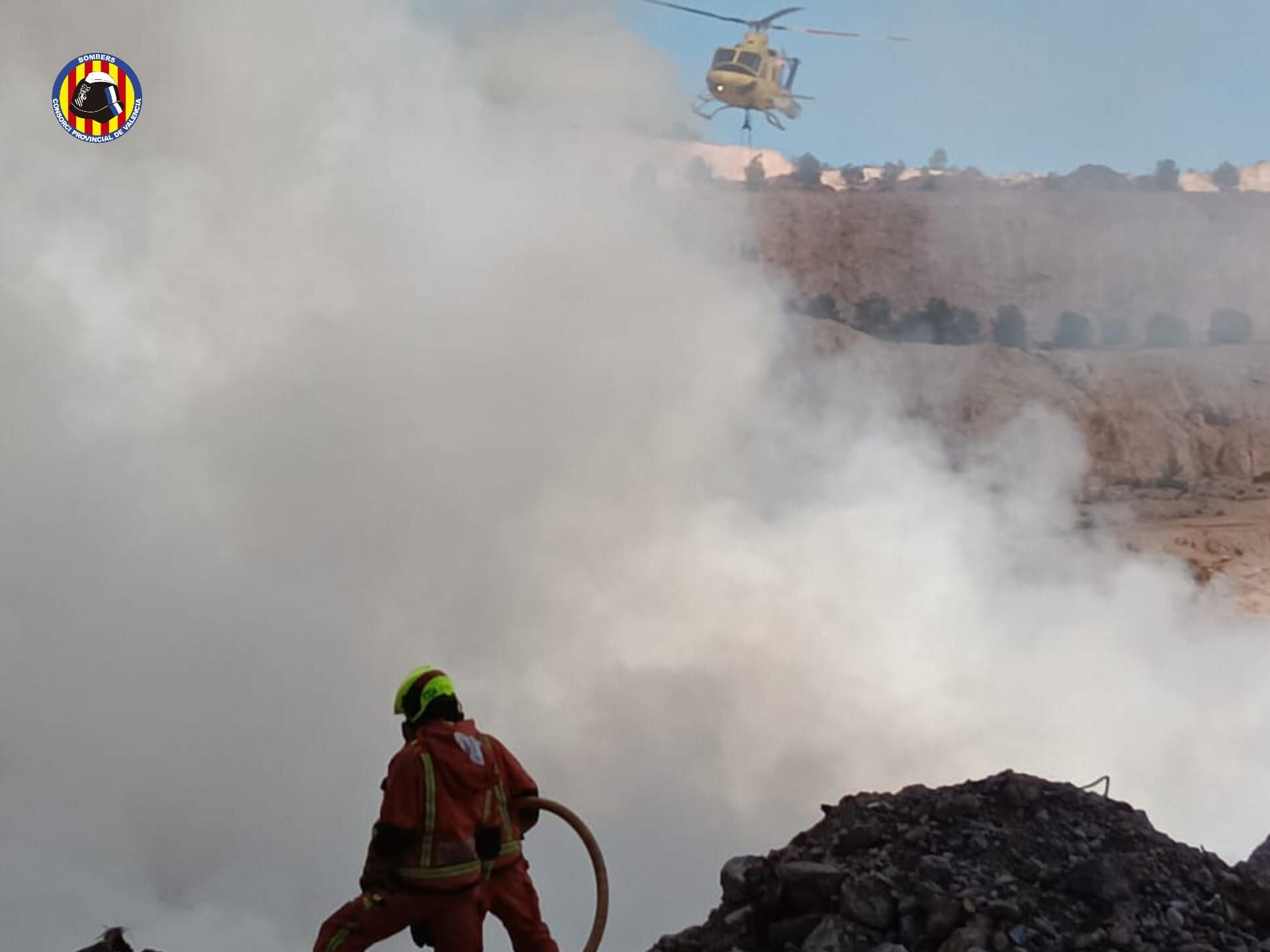 Fotos del incendio en un vertedero en Alberic