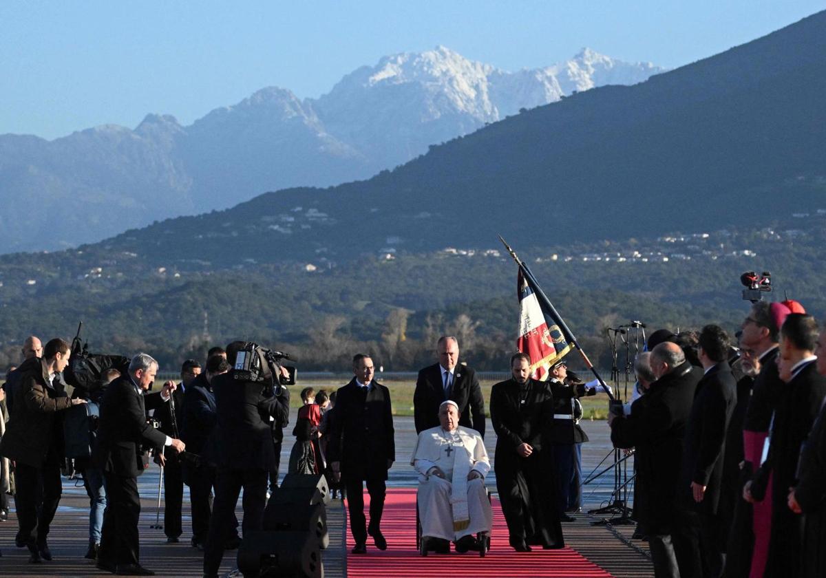 Llegada del Papa Francisco a Córcega.