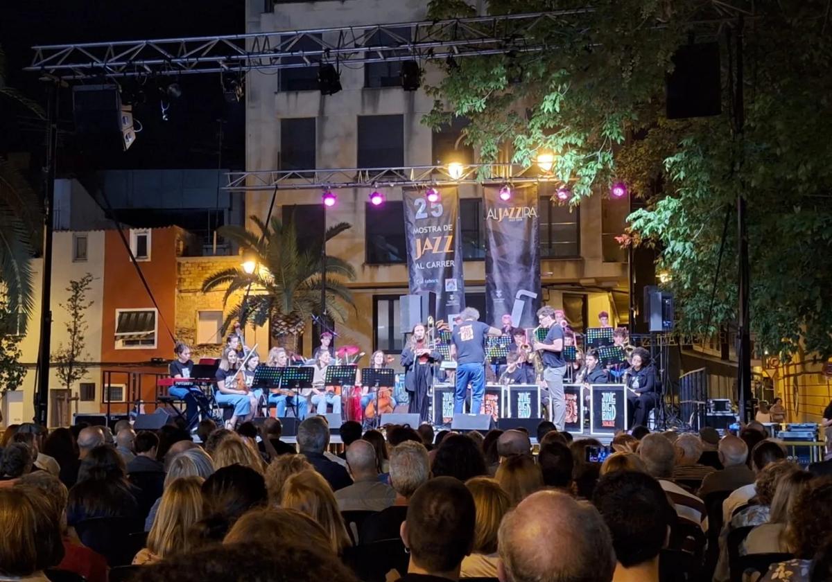 Concierto del festival Jazz al carrer de Alzira.