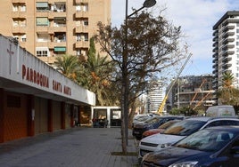 Junto a las antiguas fincas de protección oficial de Na Rovella, inauguradas en los años 70, crece una lujosa zona residencial.