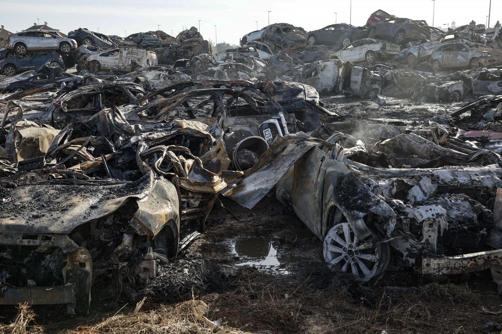 Así están las campas de coches arrasados por la dana en Valencia