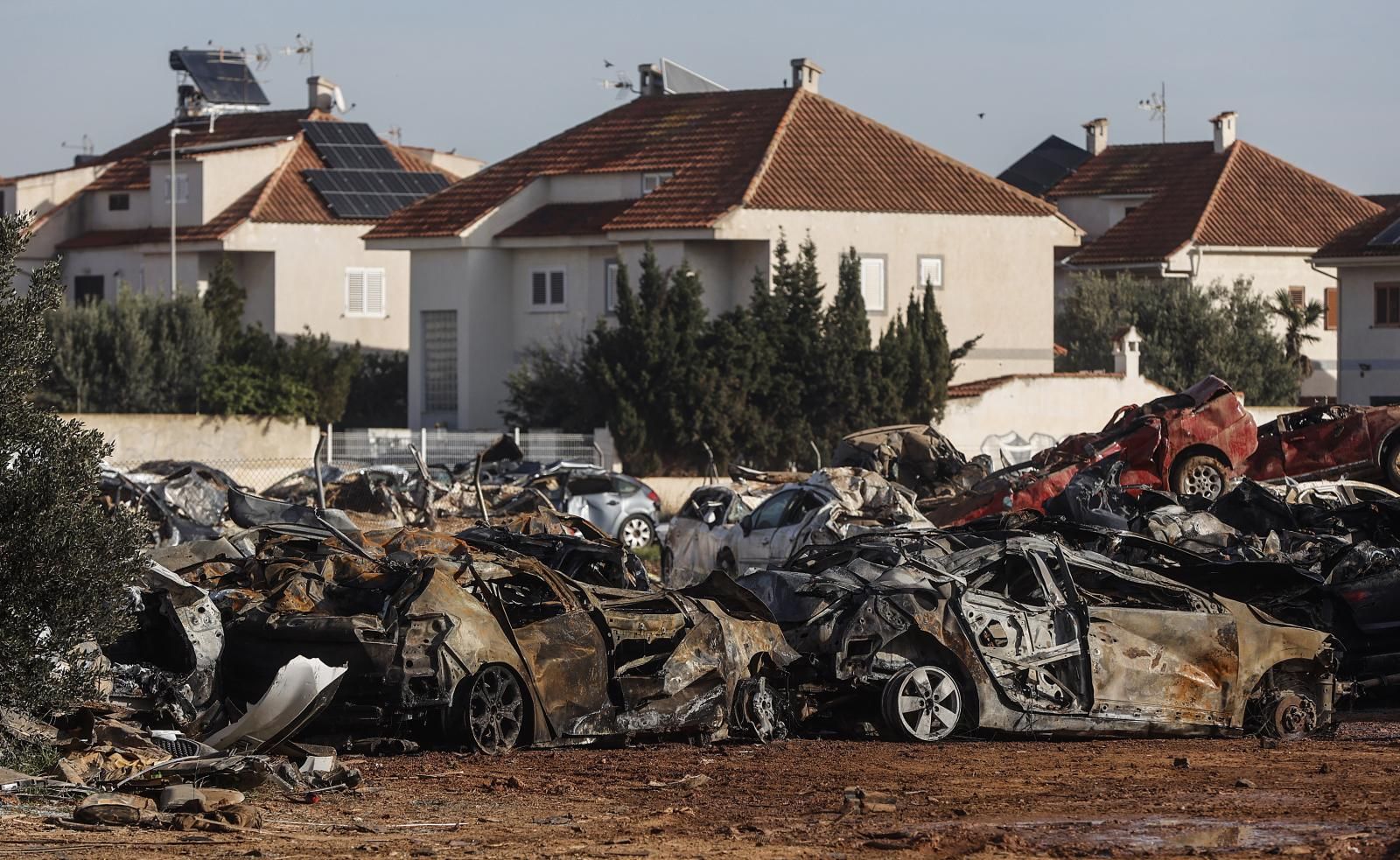 Así están las campas de coches arrasados por la dana en Valencia