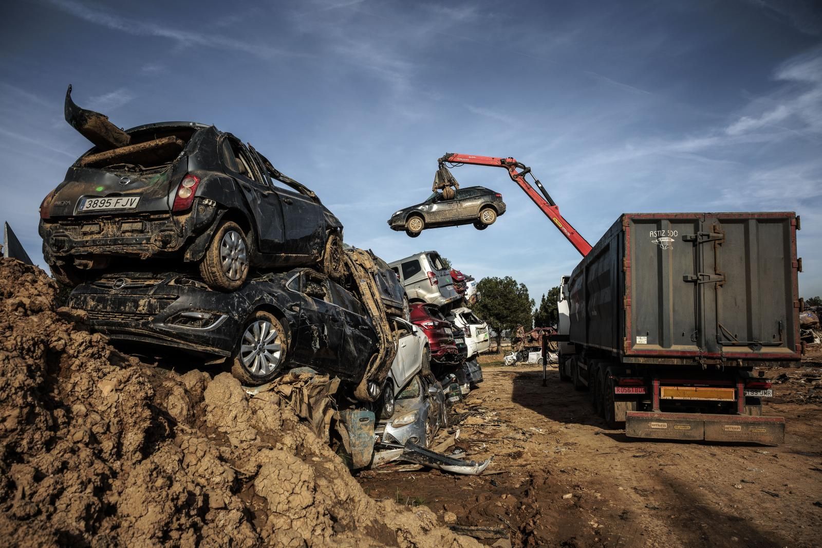 Así están las campas de coches arrasados por la dana en Valencia