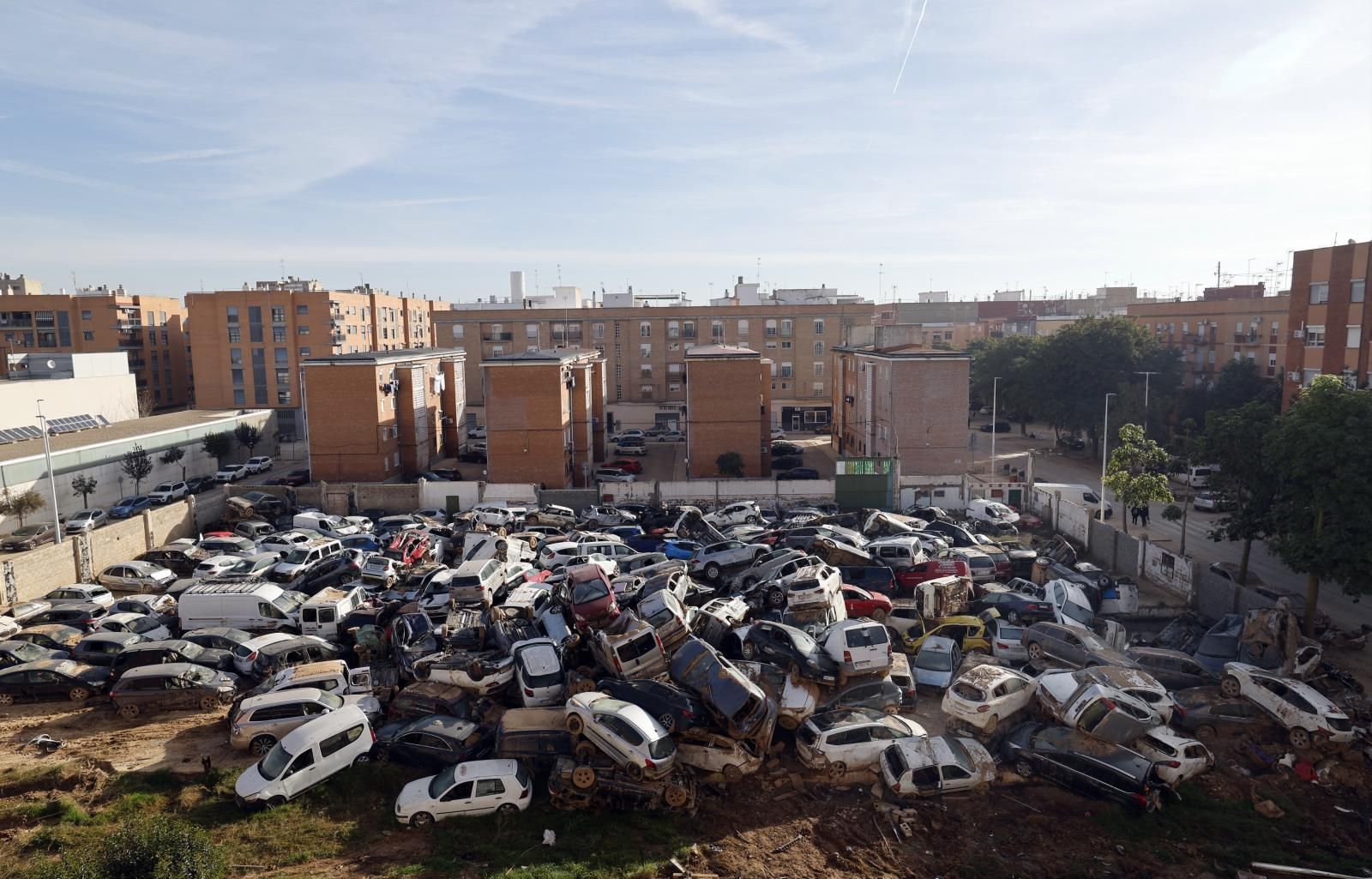 Así están las campas de coches arrasados por la dana en Valencia