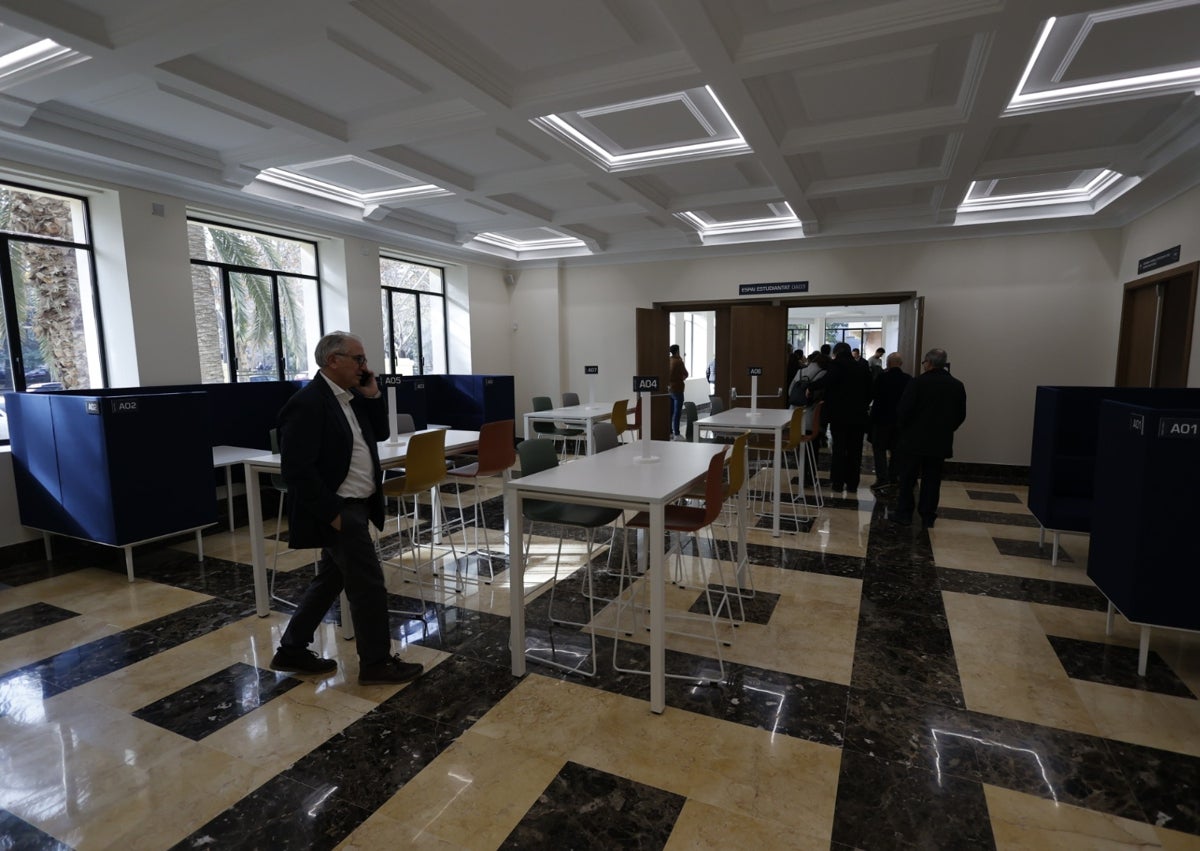 Imagen secundaria 1 - Interior del renovado colegio mayor Lluís Vives.