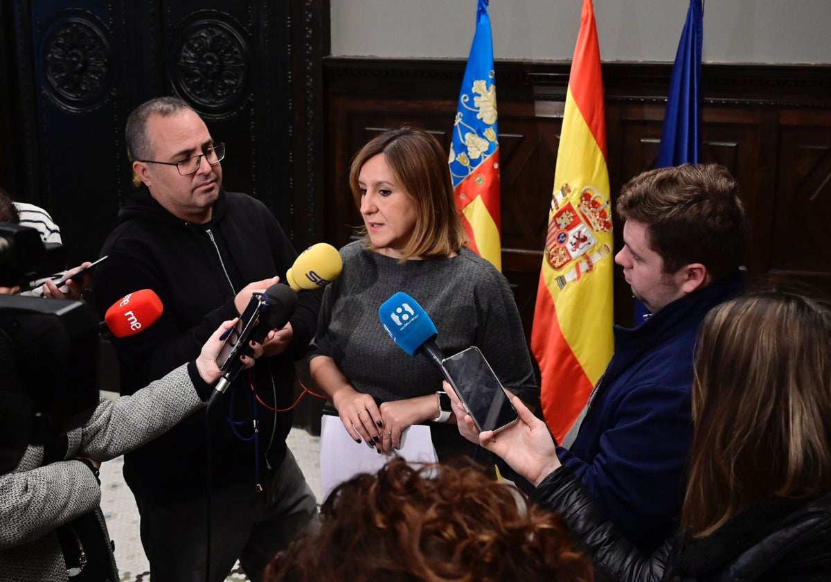 La alcaldesa de Valencia, María José Catalá, minutos antes de la reunión de la Federación de Municipios y Provincias.