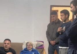 Angel Gaitán, junto a la mujer afectada, Parejo, Cardona y Albiol.