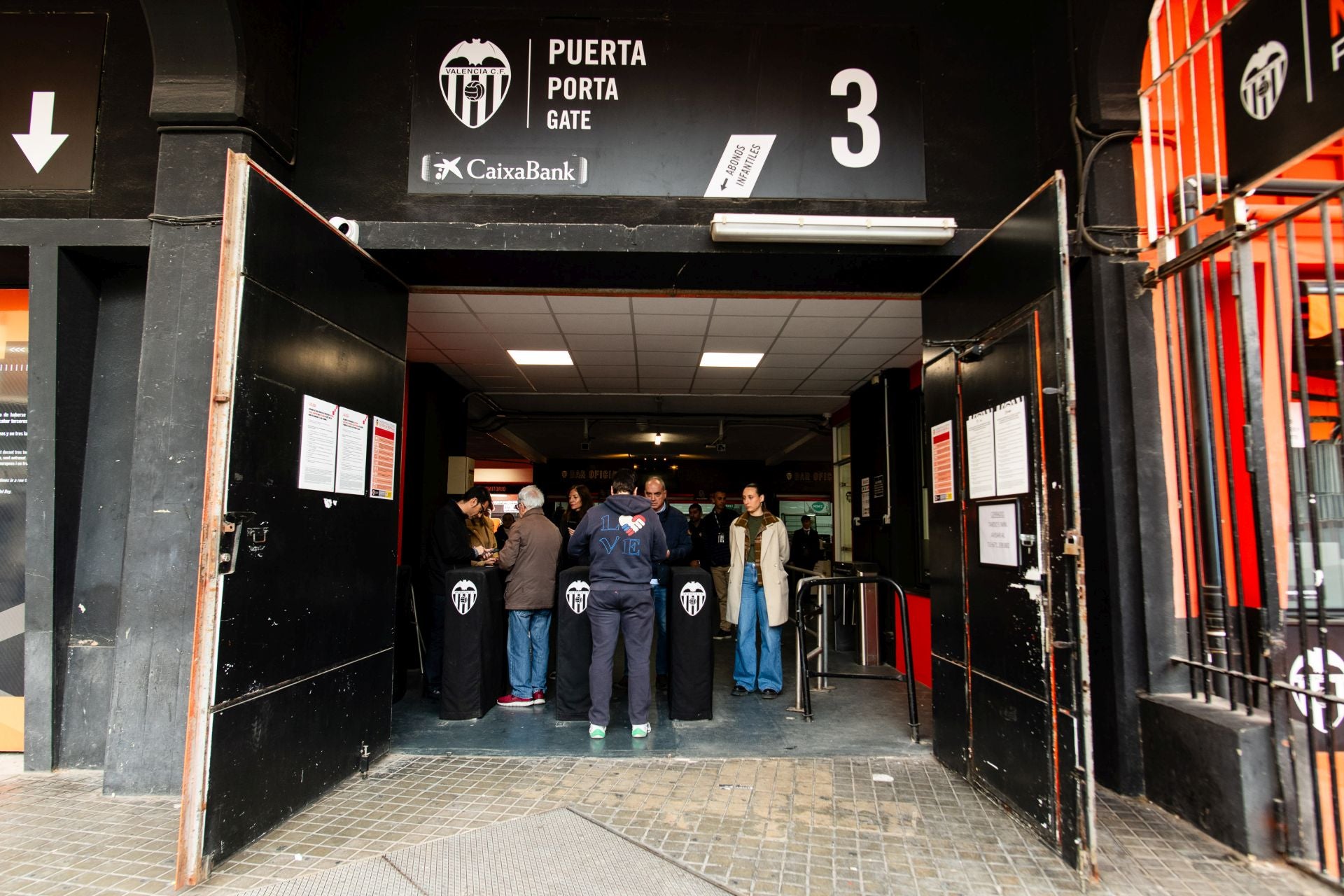 Tensión en la junta de accionistas del Valencia CF