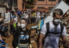 Voluntarios en la zona cero de la dana.