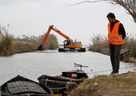 Tareas de limpieza de la Albufera.