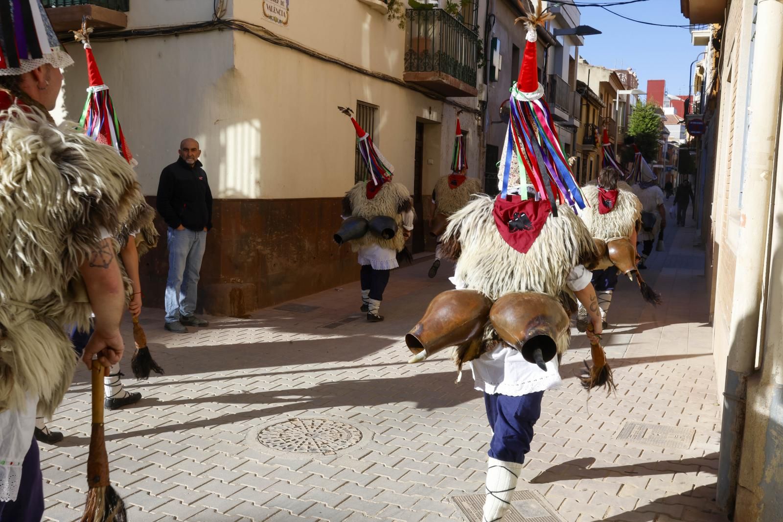 FOTOS | El Olentzero vasco reparte regalos en Massanassa