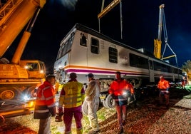 Operación de carga de unos de los trenes.