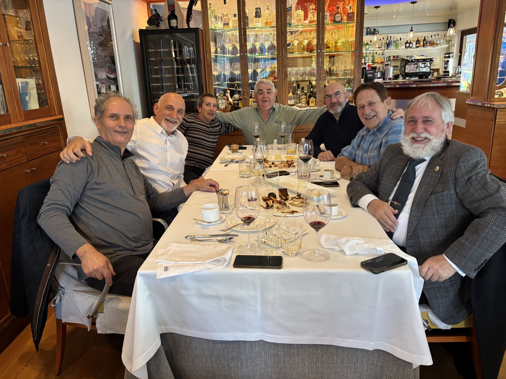 Toni Mari, Edgard Slama, Vicente Miralles, Javier Alguacil, Vicente García, Nicolás Merle y Gabriel Martínez en la cena de Navidad del grupo Slama.