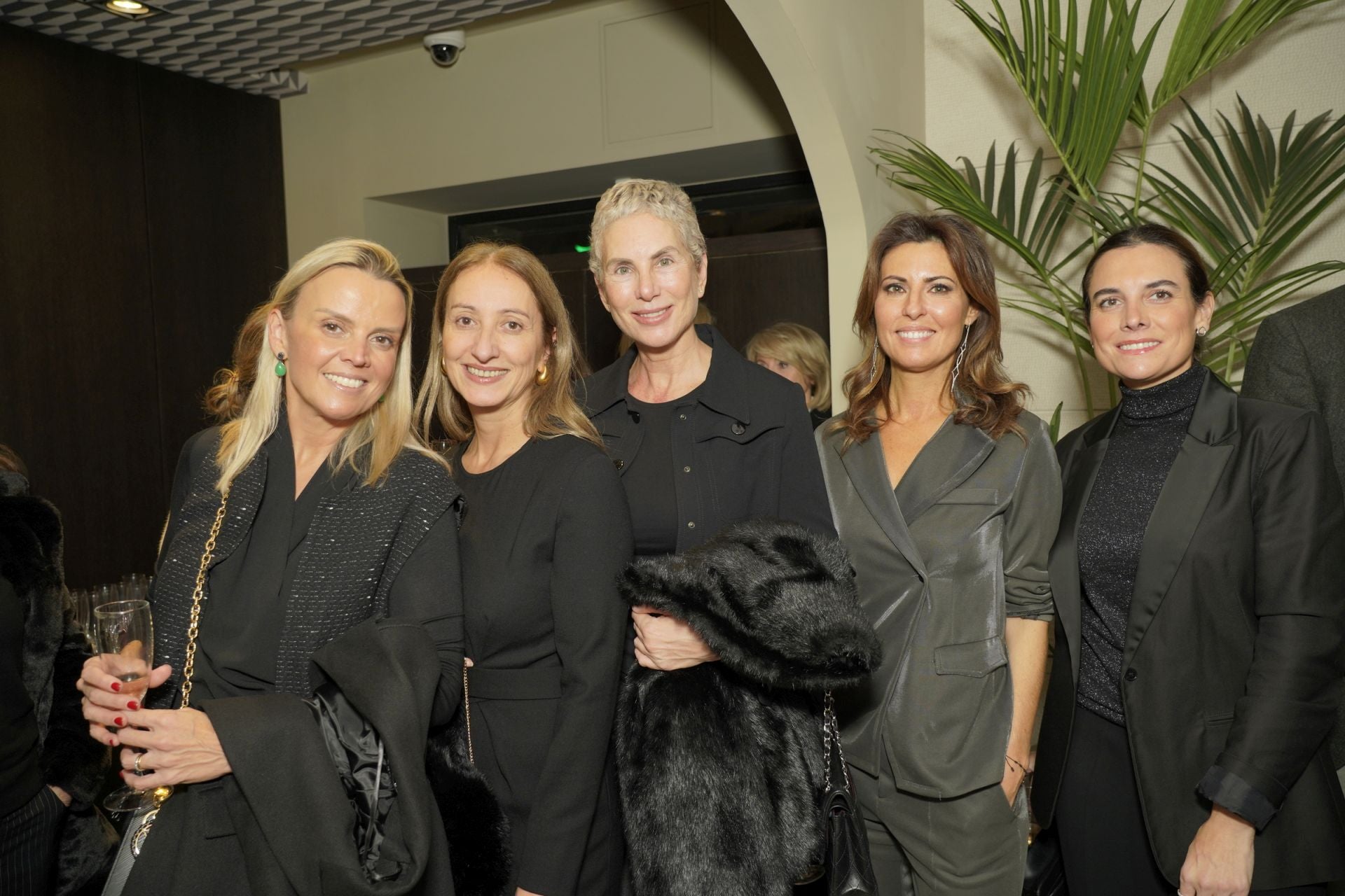 Tina Raustrenchauch, Amparo Bauza, Adriana Blay, María Cosín y Victoria Aznar.