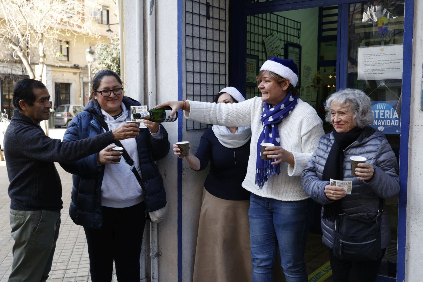 Valencia celebra el 5º premio, vendido en Matías Perelló